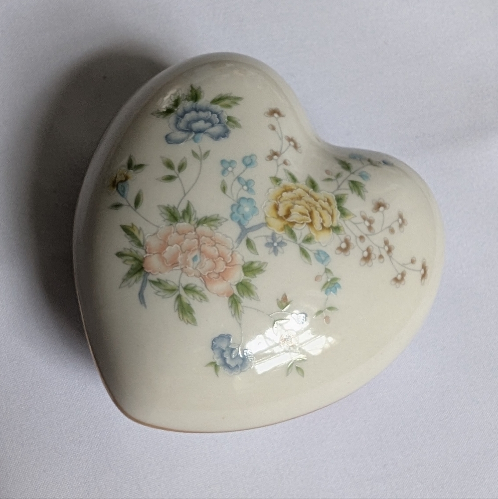 Gorham Japan Cherrywood China Heart Limoge Floral Gold Trim Jewelry Trinket Box